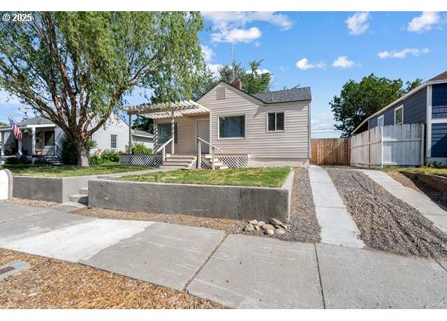 Property at 561 E Ridgeway Ave, Hermiston, OR 97838, 4 beds, 2 baths