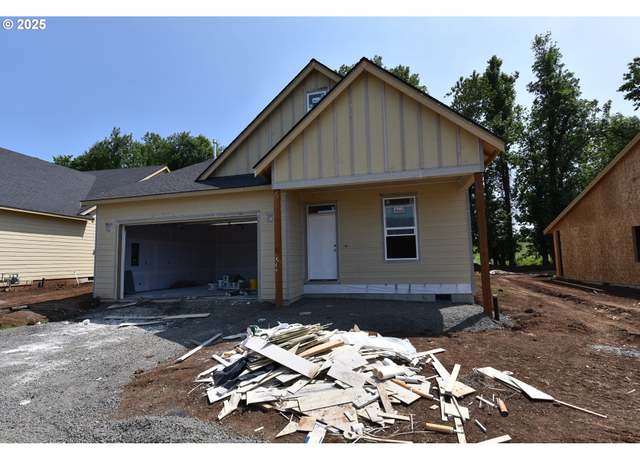 Property at 855 Oakleaf Way, Silverton, OR 97381, 3 beds, 2 baths