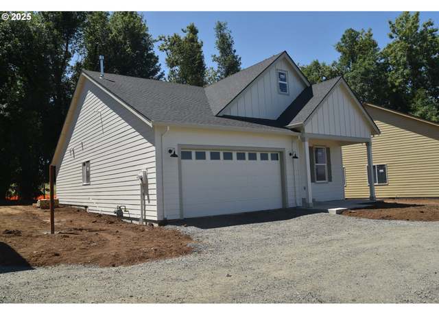 Property at 855 Oakleaf Way, Silverton, OR 97381, 3 beds, 2 baths