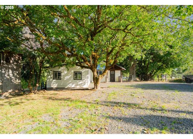 Property at 2817 NW Eddy Rock Rd, La Center, WA 98629, 3 beds, 1.5 baths