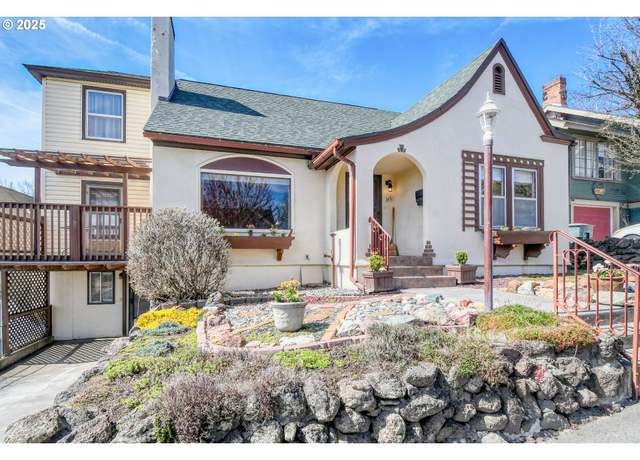 Property at 315 NW 11th St, Pendleton, OR 97801, 4 beds, 3 baths