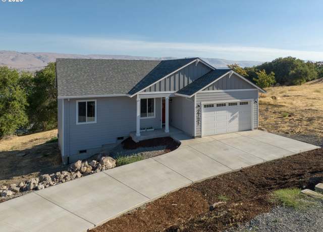 Property at 2731 E 9th St, The Dalles, OR 97058, 3 beds, 2 baths