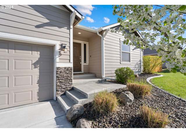 Property at 1323 E Newport Ave, Hermiston, OR 97838, 3 beds, 2 baths