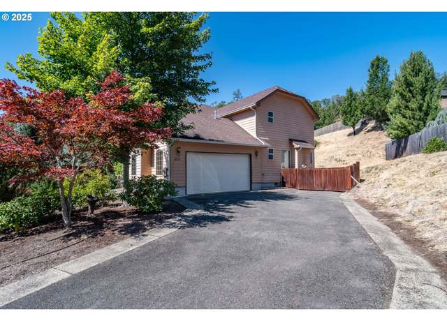 Property at 1592 NE Rocky Dr, Roseburg, OR 97470, 3 beds, 2.5 baths