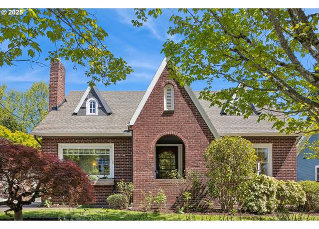 Property at 1534 SE 59th Ave, Portland, OR 97215, 3 beds, 3 baths