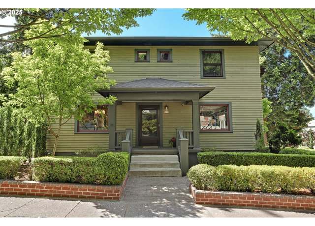 Property at 3012 NE Fremont St, Portland, OR 97212, 3 beds, 2.5 baths