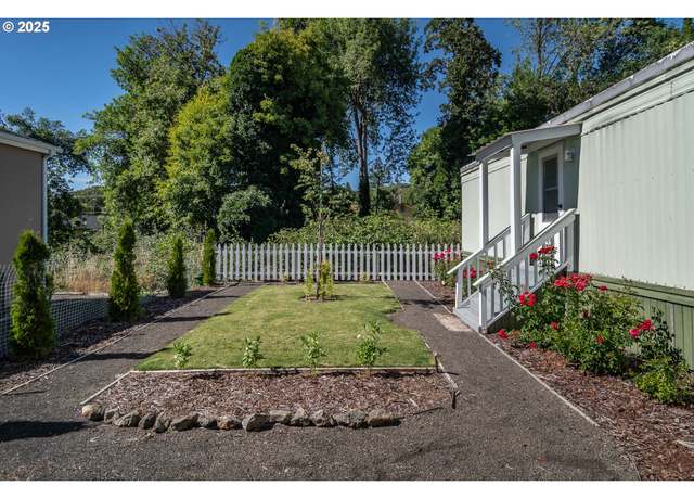 Property at 201 NE Peggy Ave #7, Roseburg, OR 97470, 2 beds, 1 bath