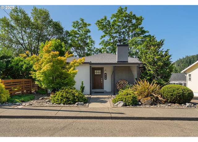 Property at 512 NE Division St, Myrtle Creek, OR 97457, 3 beds, 2 baths