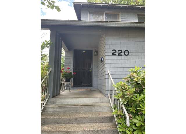 Property at 220 24th St SE, Salem, OR 97301, 3 beds, 2.5 baths