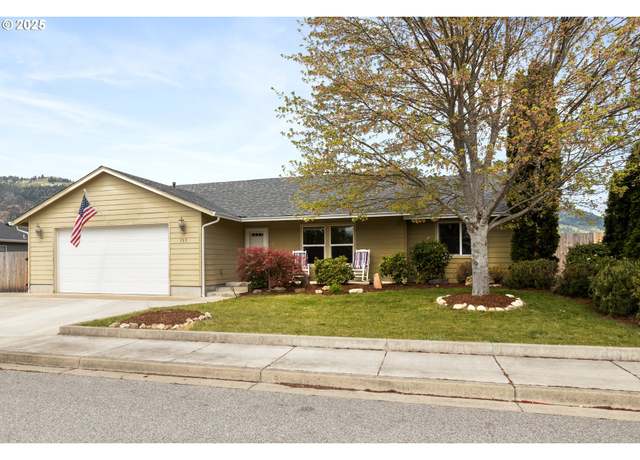 Property at 335 Gentry Loop, Myrtle Creek, OR 97457, 3 beds, 2 baths