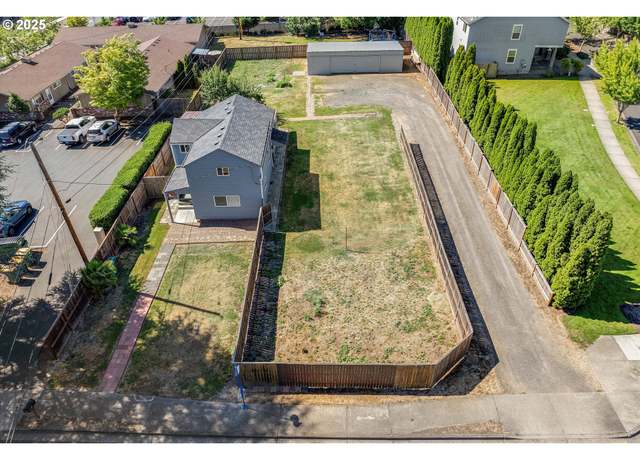 Property at 11500 SW Denney Rd, Beaverton, OR 97008, 3 beds, 2 baths