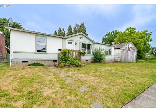 Property at 1041 Hiatt St, Lebanon, OR 97355, 3 beds, 2 baths