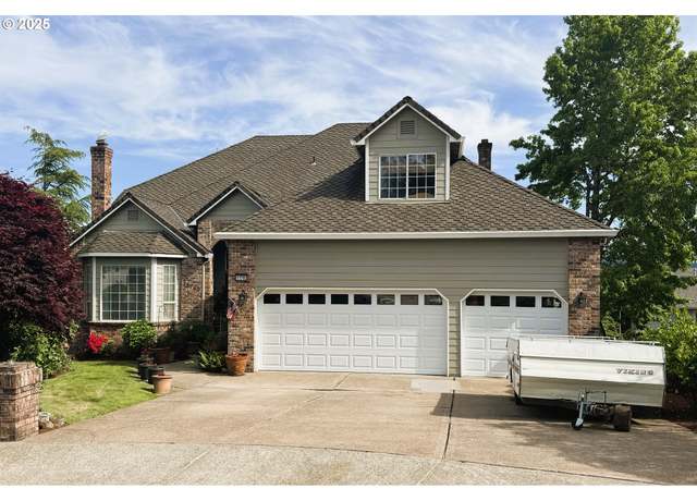 Property at 11782 SE Mountain Sun Dr, Clackamas, OR 97015, 5 beds, 3 baths