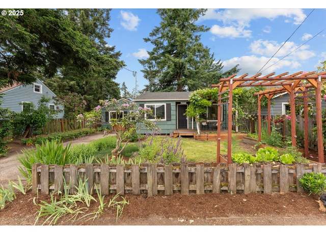 Property at 7225 SE 68th Ave, Portland, OR 97206, 3 beds, 2 baths
