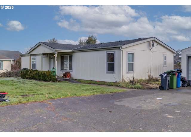 Property at 1637 W Hayes St, Woodburn, OR 97071, 3 beds, 2 baths