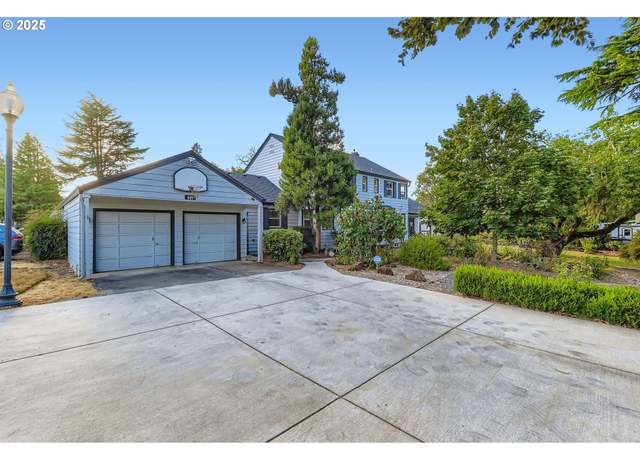 Property at 449 S 12th Ave, Cornelius, OR 97113, 4 beds, 2 baths