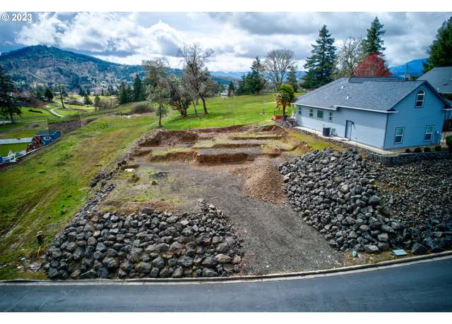 Property at 1716 Scardi Blvd #174, Sutherlin, OR 97479