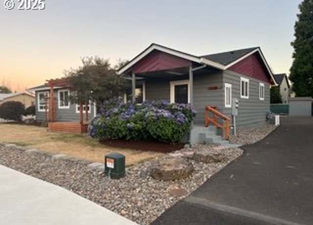 Property at 704 Patrol St, Molalla, OR 97038, 6 beds, 4 baths
