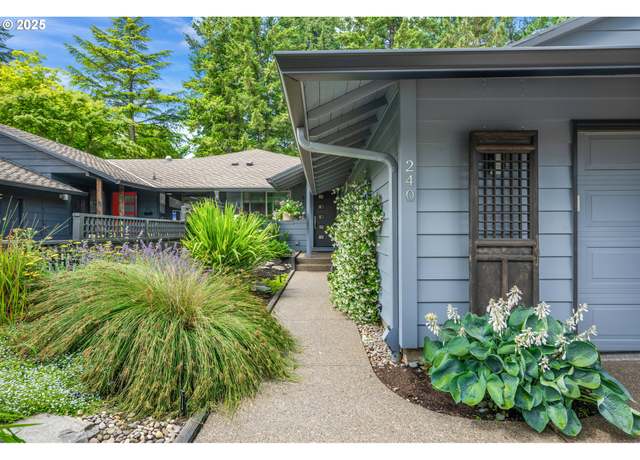 Property at 240 Greenridge Dr, Lake Oswego, OR 97035, 1 bed, 2 baths