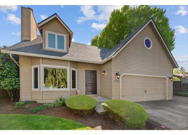 Property at 2340 SE Lindenbrook Ct, Milwaukie, OR 97222, 3 beds, 2.5 baths