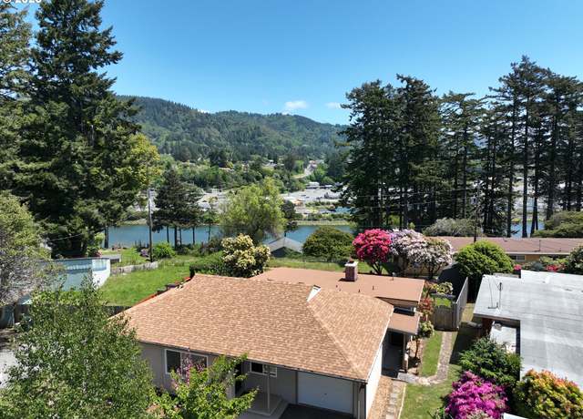 Property at 337 Spruce Dr, Brookings, OR 97415, 3 beds, 2 baths