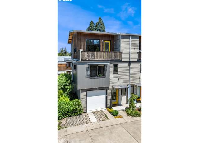 Property at 2728 Friendly St, Eugene, OR 97405, 3 beds, 3 baths