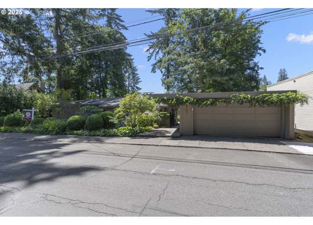 Property at 2588 SW Ravensview Dr, Portland, OR 97201, 3 beds, 2 baths