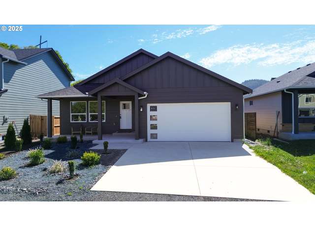 Property at 965 Queen St, Seaside, OR 97138, 3 beds, 2 baths