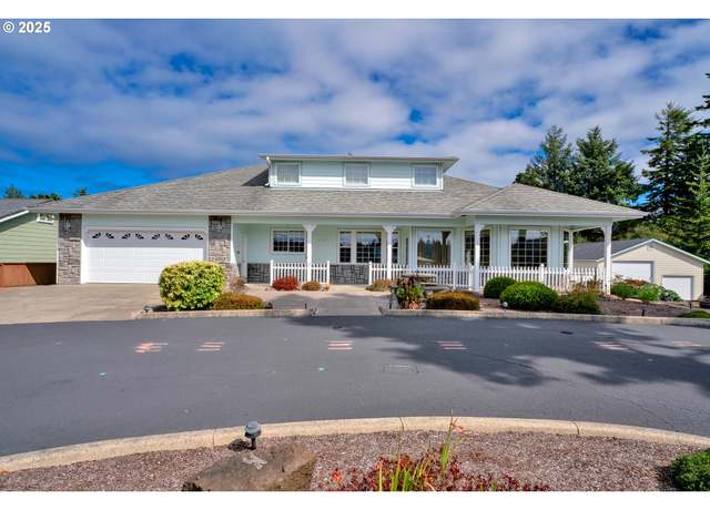 Property at 2155 9th St, Florence, OR 97439, 3 beds, 3 baths