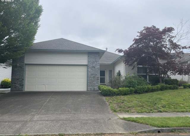 Property at 15732 NE Russell St, Portland, OR 97230, 3 beds, 2 baths