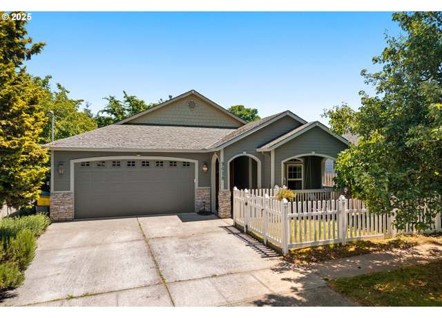 Property at 9628 N Exeter Ave, Portland, OR 97203, 3 beds, 2 baths