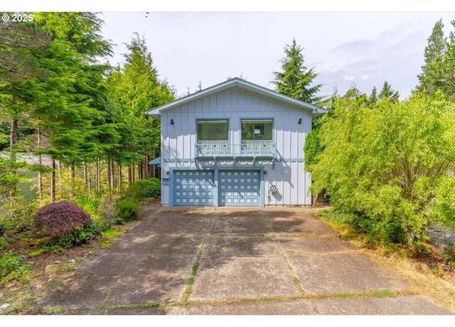 Property at 90 Seagrove Loop, Lincoln City, OR 97367, 3 beds, 3 baths
