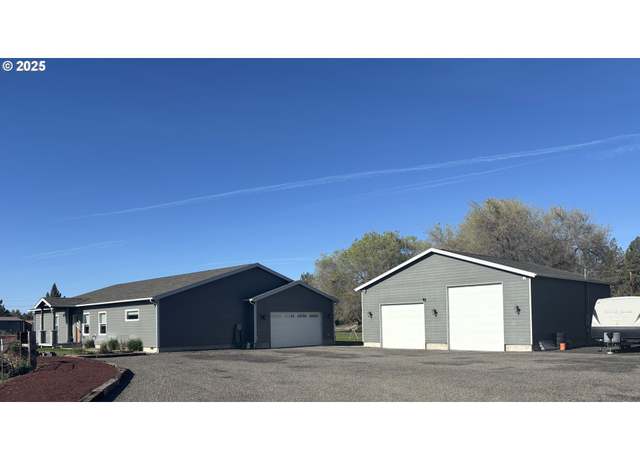 Property at 191 SW 67th St, Redmond, OR 97756, 3 beds, 2 baths