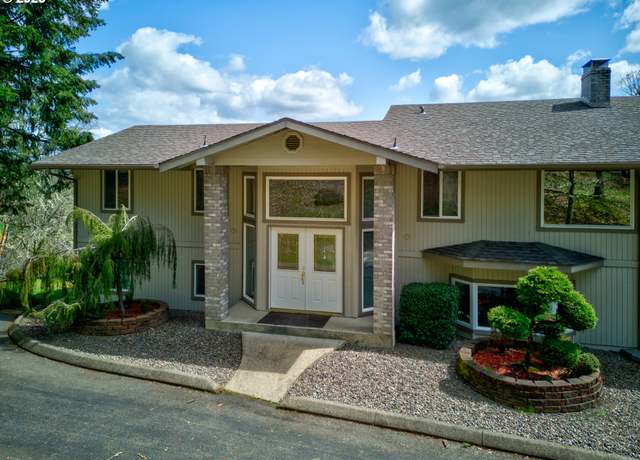 Property at 158 Woodberry Ln, Roseburg, OR 97471, 4 beds, 3 baths
