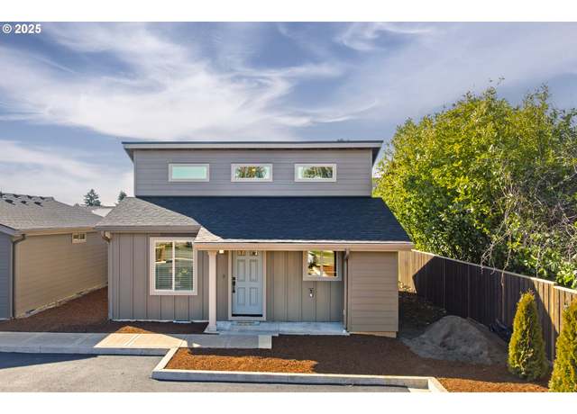 Property at 12240 Meadowlawn Dr, Oregon City, OR 97045, 2 beds, 2 baths
