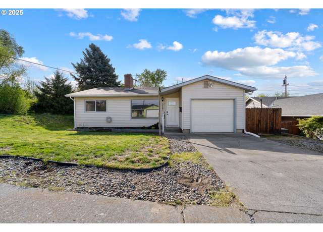 Property at 3122 SW Isaac Ave, Pendleton, OR 97801, 3 beds, 1 bath
