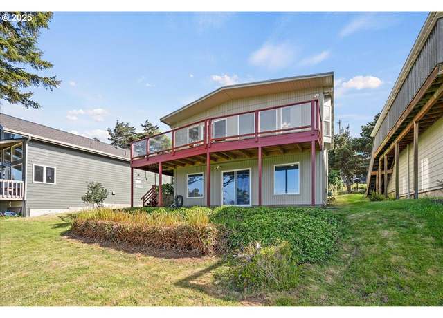 Property at 1043 SW 8th St, Lincoln City, OR 97367, 4 beds, 3 baths