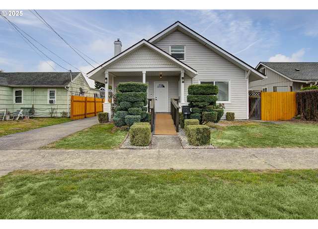 Property at 804 S 6th Ave, Kelso, WA 98626, 3 beds, 2 baths