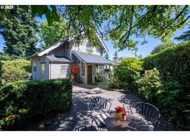 Property at 2525 SW Hume Ct, Portland, OR 97219, 4 beds, 2.5 baths