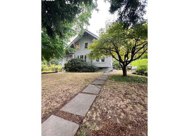 Property at 2525 SW Hume Ct, Portland, OR 97219, 4 beds, 2.5 baths