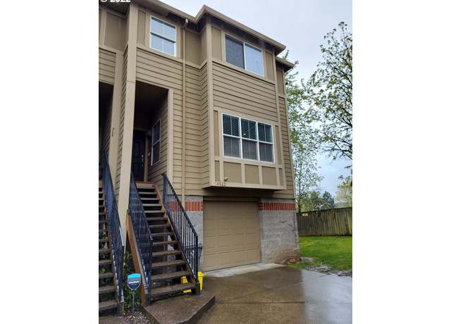 Property at 4922 SW 1st Ave, Portland, OR 97239, 3 beds, 2.5 baths