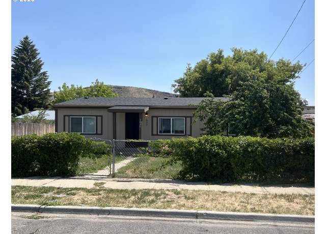 Property at 1037 Broadway St, Baker City, OR 97814, 3 beds, 2 baths