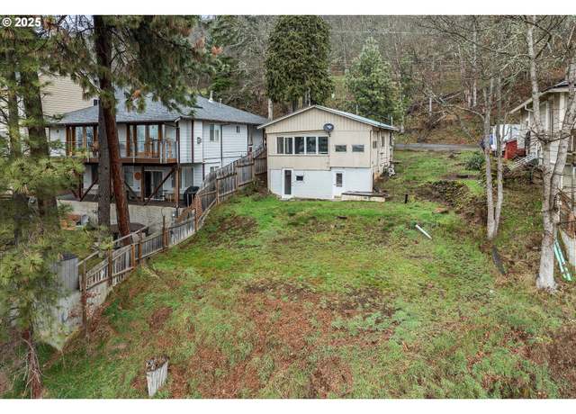 Property at 105 Lois Ln, Bingen, WA 98605, 1 bed, 1 bath