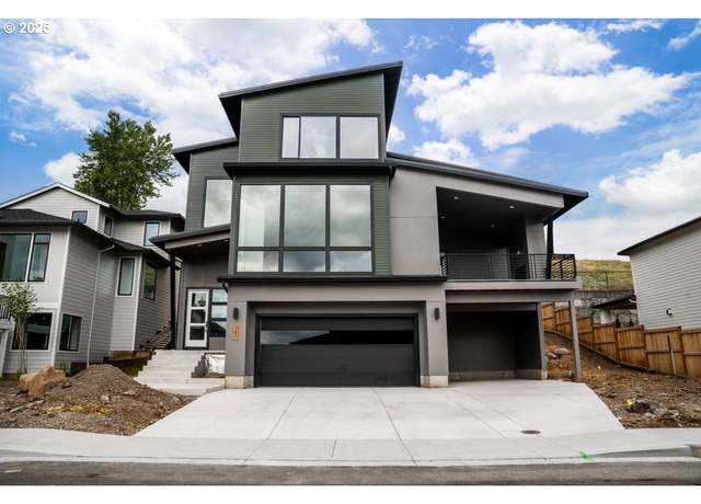 Property at 387 W U St, Washougal, WA 98671, 4 beds, 2.5 baths