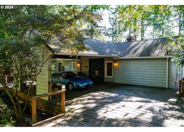 Property at 4068 SW Hewett Blvd, Portland, OR 97221, 3 beds, 2.5 baths