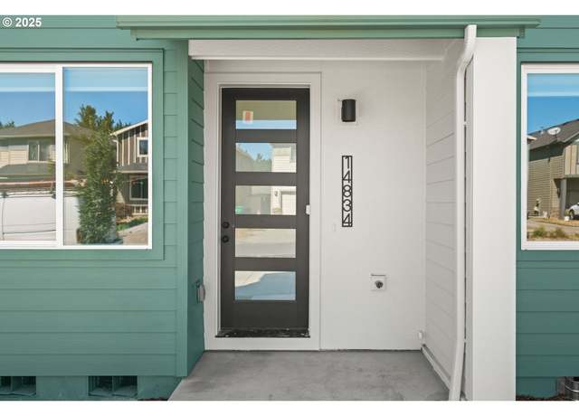 Property at 14834 NE Couch St #6, Portland, OR 97230, 3 beds, 1.5 baths