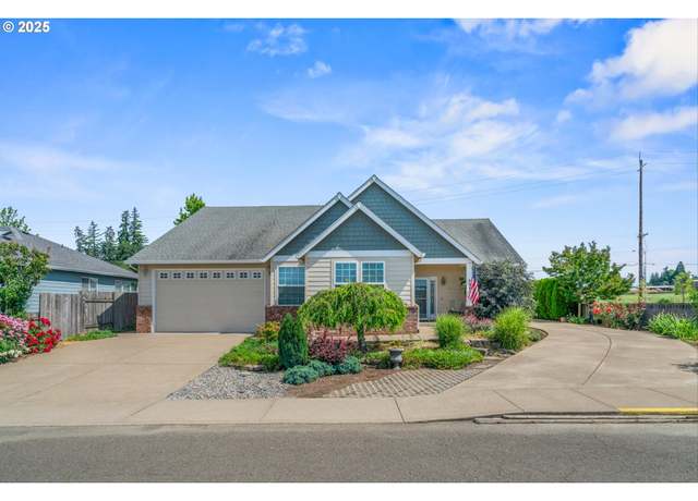 Property at 301 Chinook St, Molalla, OR 97038, 3 beds, 2 baths