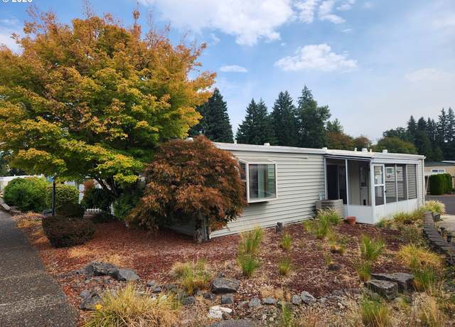 Property at 11602 SW Royal Villa Dr, Tigard, OR 97224, 2 beds, 2 baths