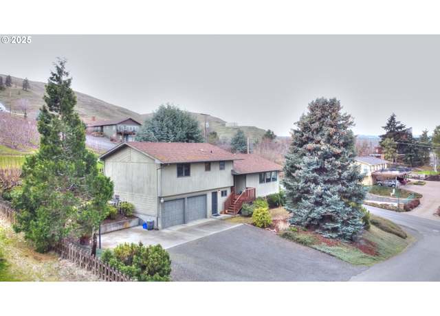 Property at 2700 E 16th St, The Dalles, OR 97058, 4 beds, 3 baths