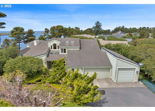 Property at 28 Shoreline Dr, Florence, OR 97439, 3 beds, 4 baths